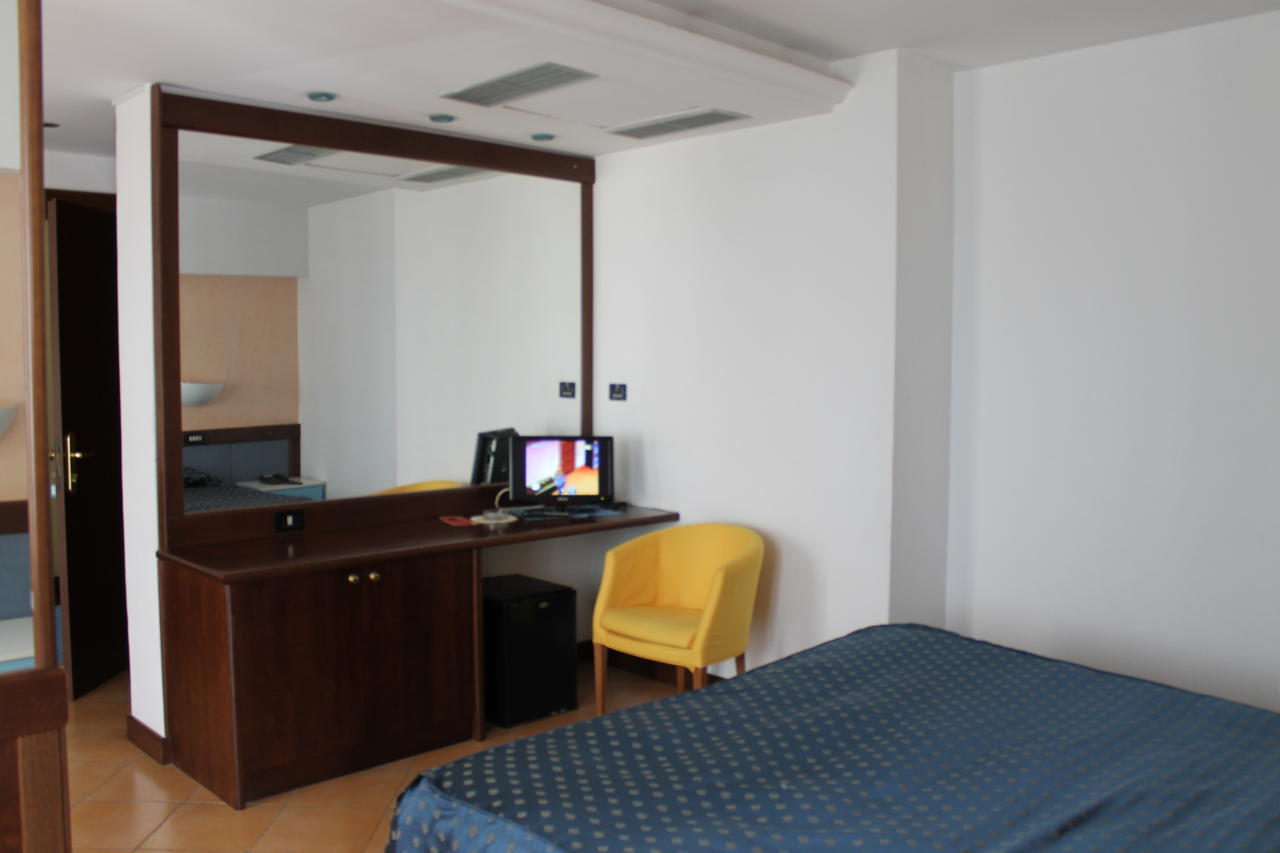 Hotel De La Ville & Centro Congressi Benevento Eksteriør billede